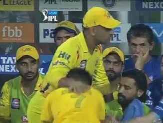 Another fan touches MS Dhoni's feet in IPL 2018