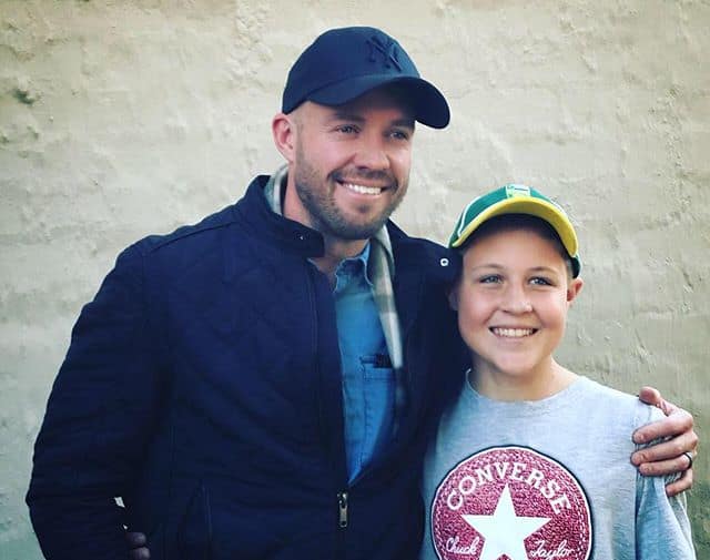 AB De Villiers surprises 14 year old fan, plays cricket with him #ABDeVilliers #SouthAfrica #Cricket #Sports