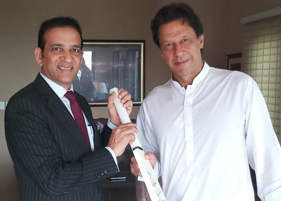 Indian envoy gifts bat signed by cricket team to Imran Khan #Cricket #Pakistan #ImranKhan #AjayBisaria #India