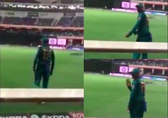 Shoaib Malik waves at Indian fans after they call him 'Jiju, Jiju' #Cricket #India #Pakistan #INDvPAK #INDvsPAK #PAKvIND #PAKvsIND #AsiaCup #AsiaCup2018 #ShoaibMalik