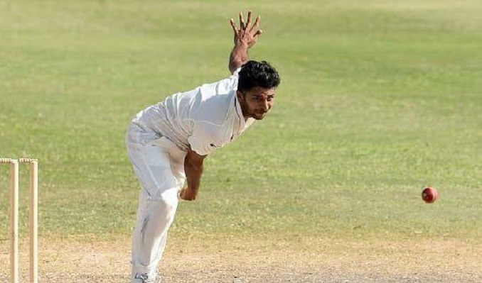 Shardul Thakur injured after bowling just 10 deliveries on Test debut #Cricket #India #Windies #WestIndies #INDvWI #WIvIND #INDvsWI #WIvsIND #ShardulThakur #Hyderabad #Telangana