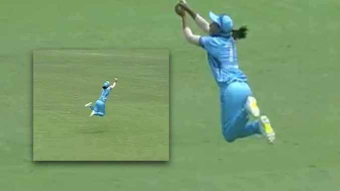 Harmanpreet Kaur pulls off catch with both feet in air to dismiss Smriti Mandhana Women’s IPL 2018 Trailblazers vs Supernovas