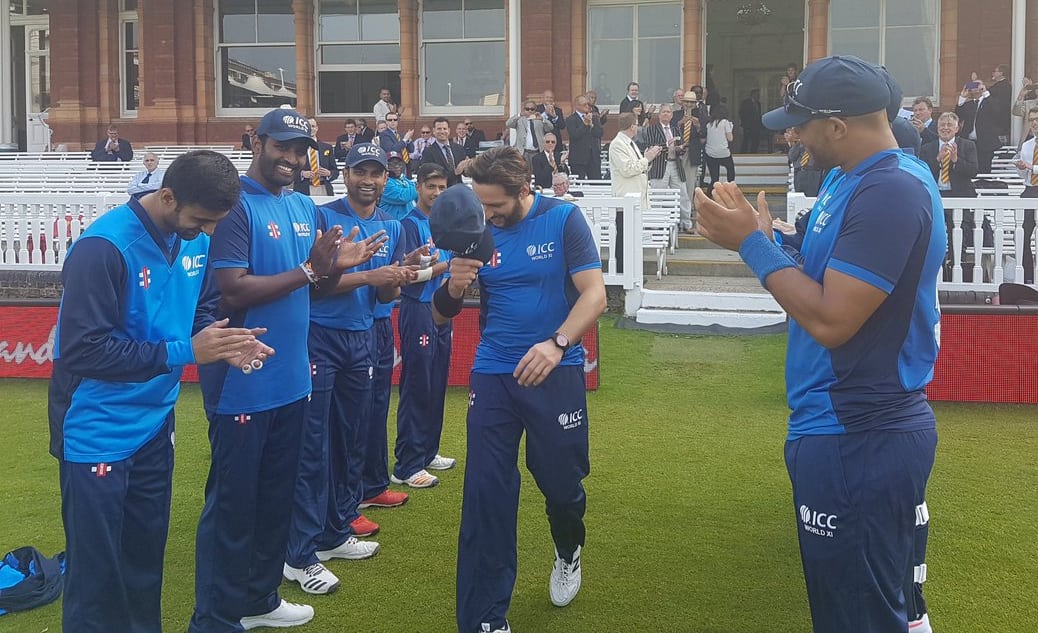 Shahid Afridi donates $20,000 in charity; given guard of honour