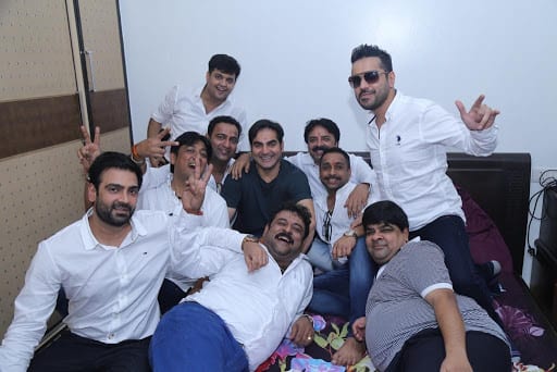 Pictures of Arbaaz Khan with alleged bookies surface online