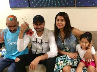 Team India fan Sudhir Gautam brings litchi for Harbhajan Singh and family #HarbhajanSingh #SudhirGautam #GeetaBasra