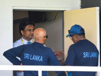 Sri Lanka refuse to take field vs West Indies over ball-tampering allegation #DineshChandimal #BallTampering #SriLanka #WestIndies #WIvSL #Cricket